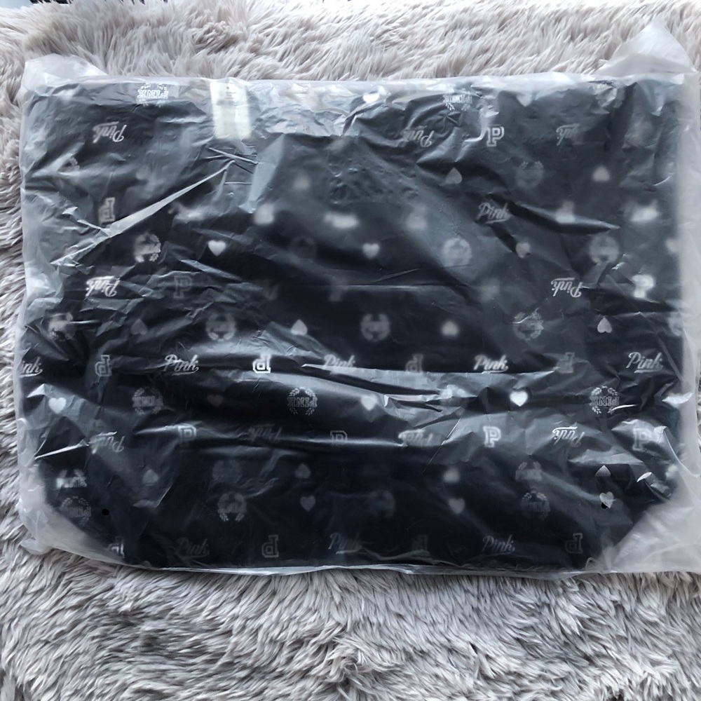 PINK Victoria Secret Plaid Cozy Blanket & Tote🎁 - Picture 7 of 8